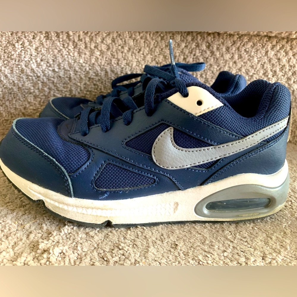 Kids Nike air max.